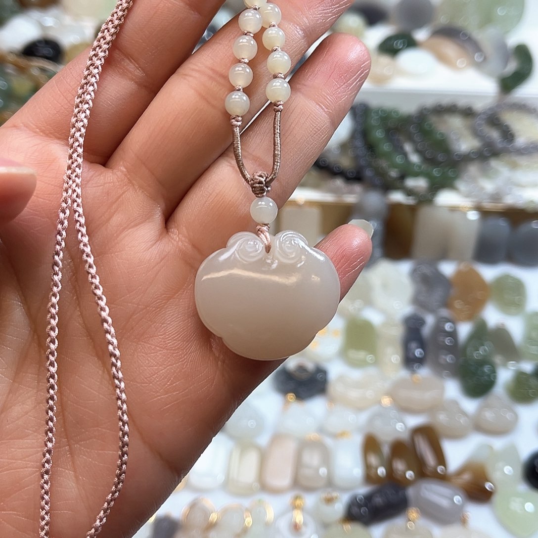 和田玉吊坠(赠链)未镶嵌