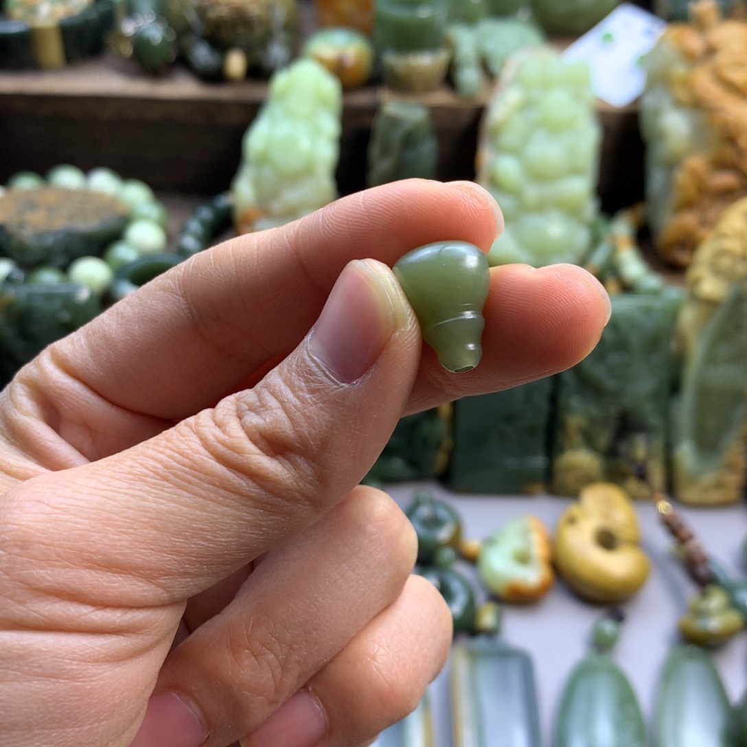 未镶嵌岫岩老玉（透闪石质玉）珠宝奇石崇*