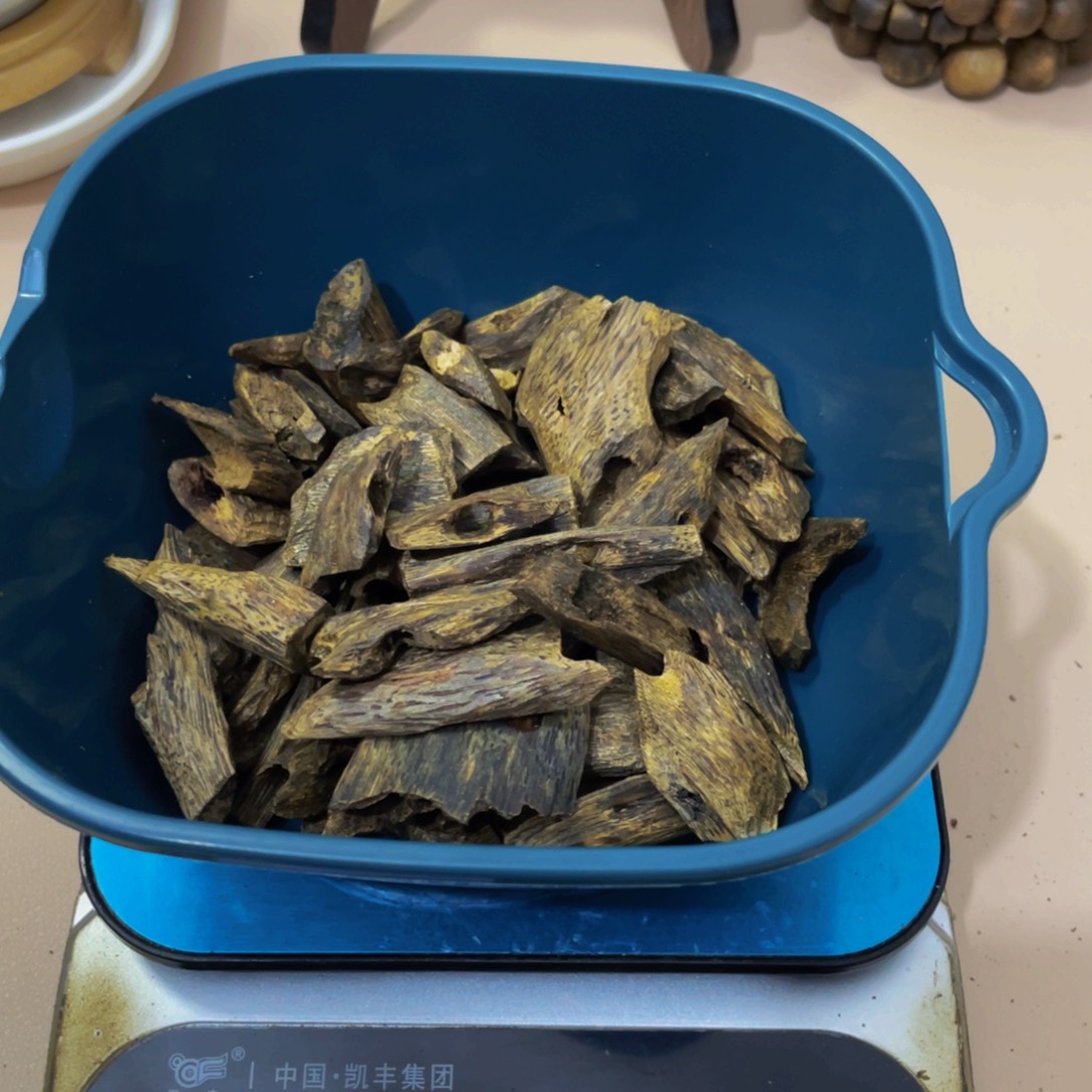 沉香木摆件大****北紫罗兰块料100克