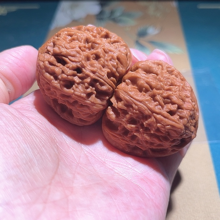 文玩核桃吊坠三角白