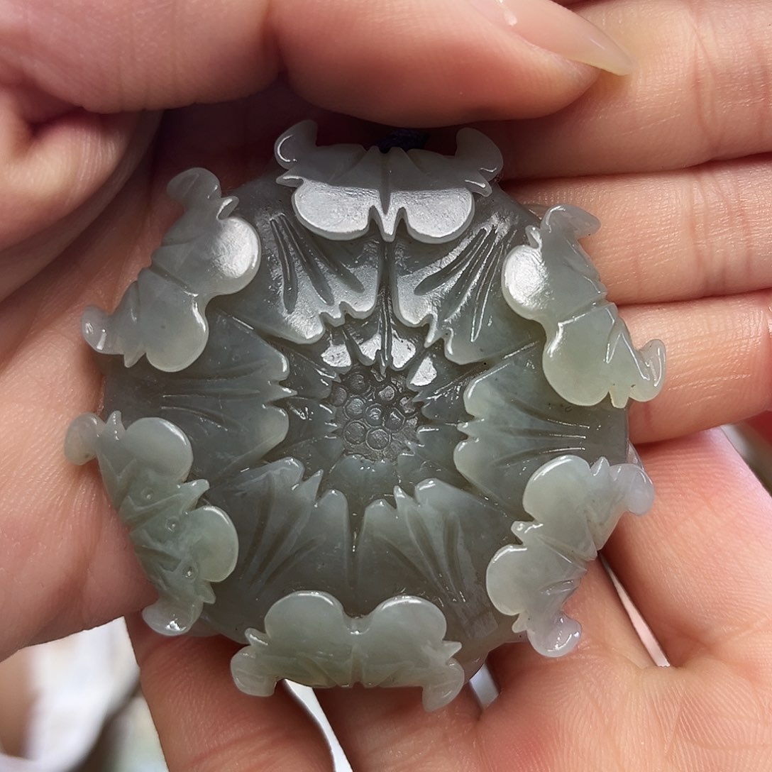 和田玉颈饰未镶嵌大牡丹