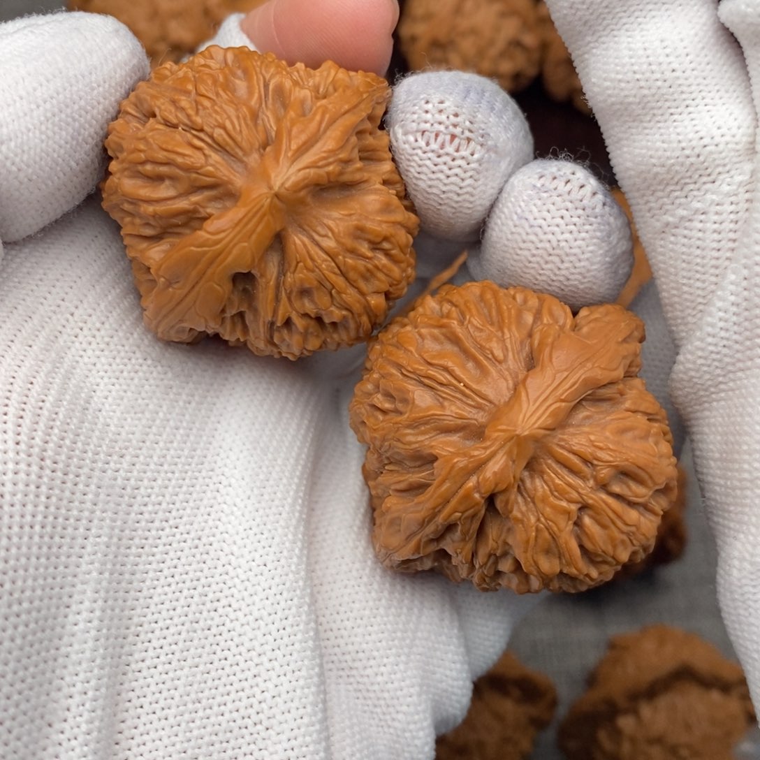 文玩核桃把件40老树拉丝南疆