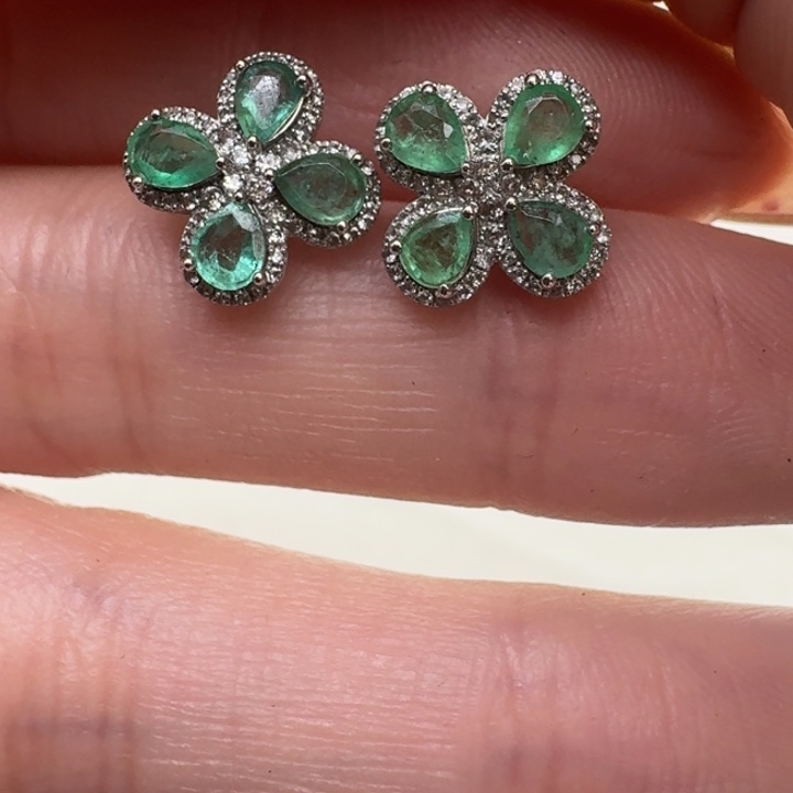 祖母绿耳饰18K金镶嵌如*