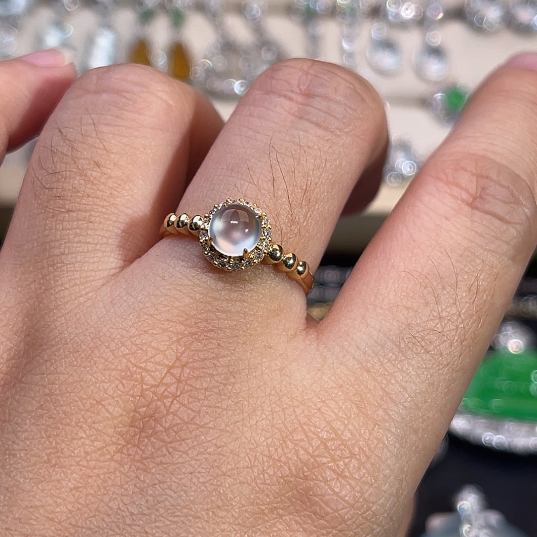 翡翠18K金镶嵌戒指冰蛋