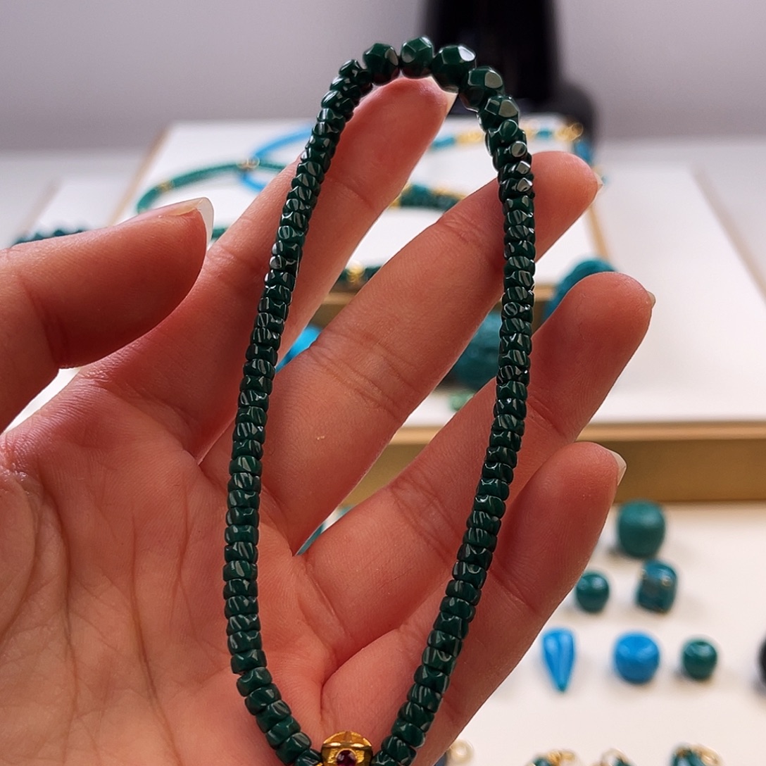 龙***冻绿松石未镶嵌挂件