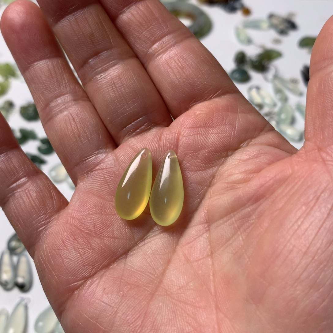 尘***雨蛇纹石玉未镶嵌耳环