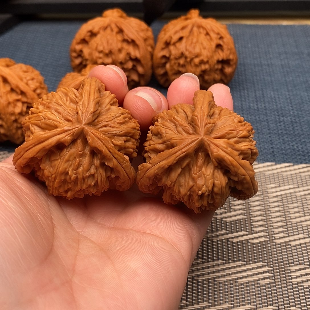 h***k文玩核桃吊坠三棱