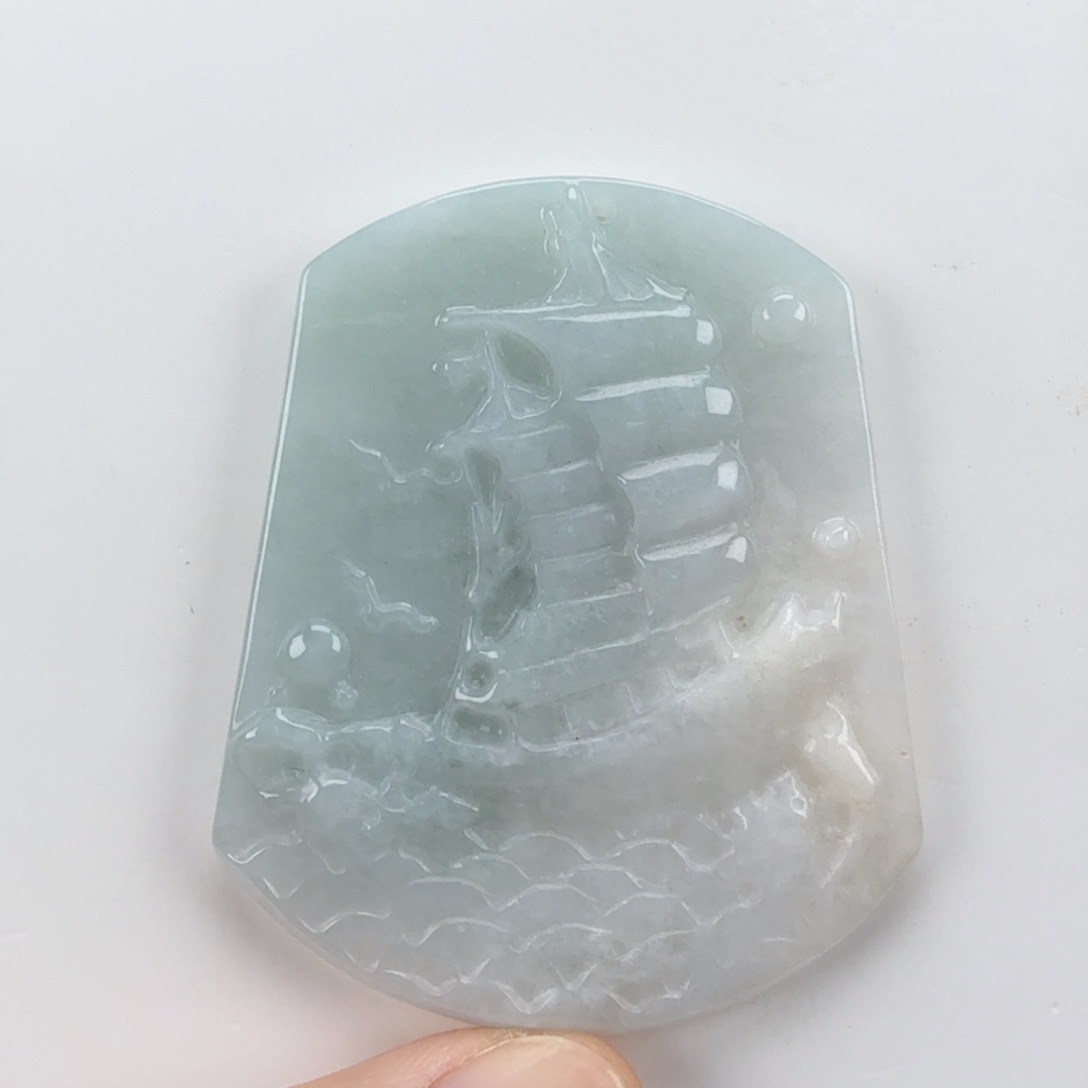 翡翠挂件未镶嵌翡翠