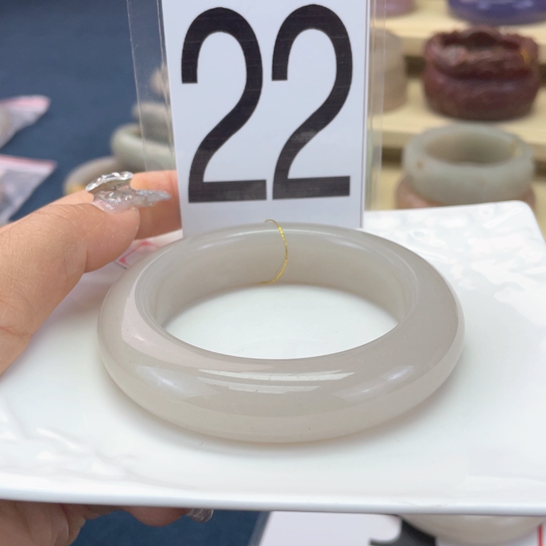 石英质玉未镶嵌手镯