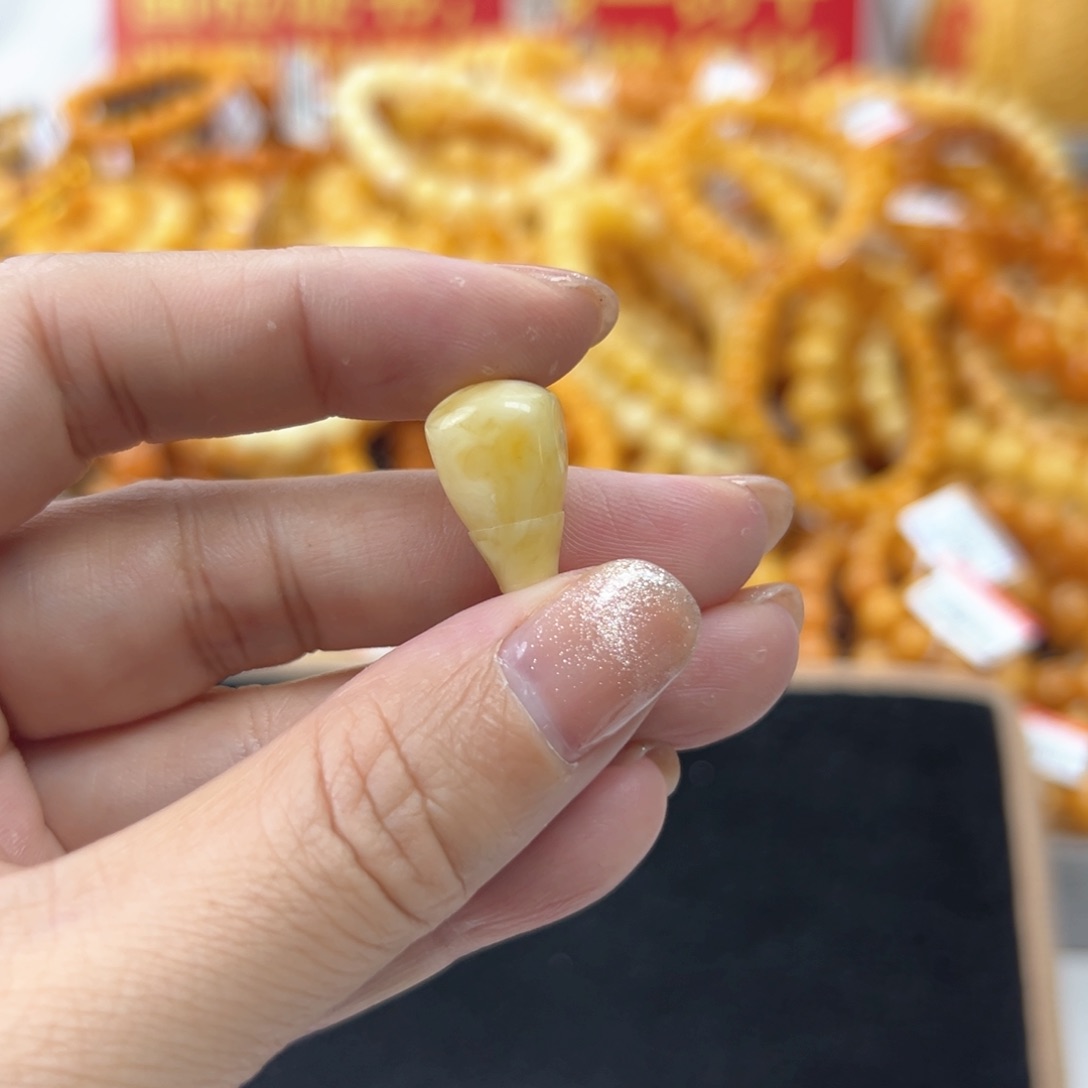 琥珀珠宝奇石未镶嵌