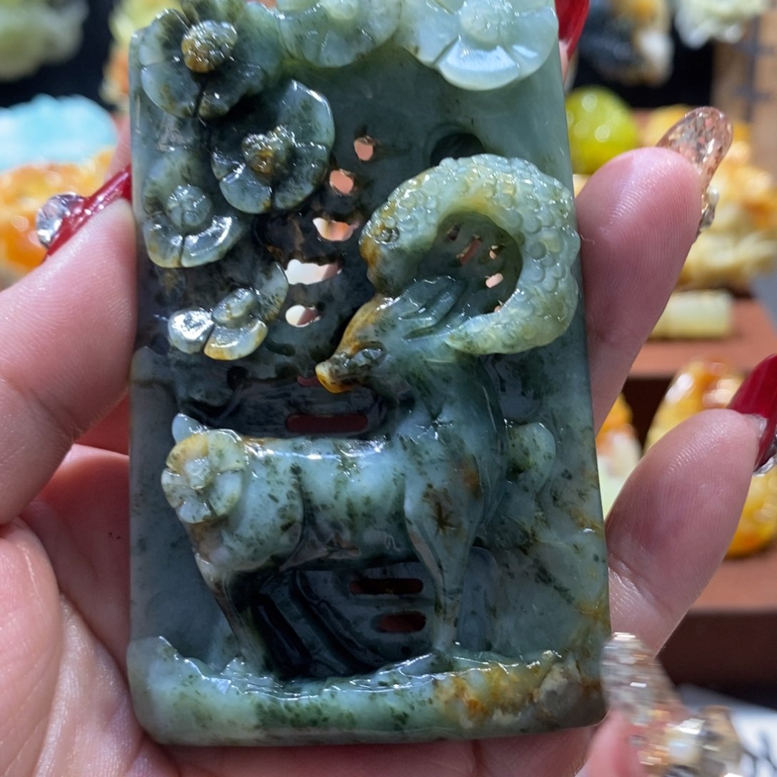 蛇纹石玉颈饰未镶嵌