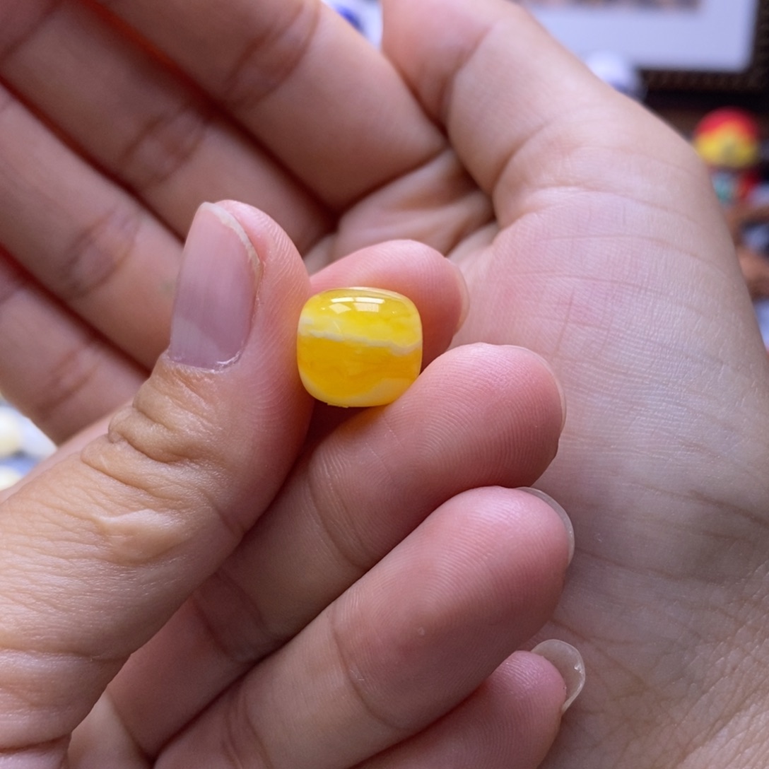 胡***饭琥珀未镶嵌珠宝奇石