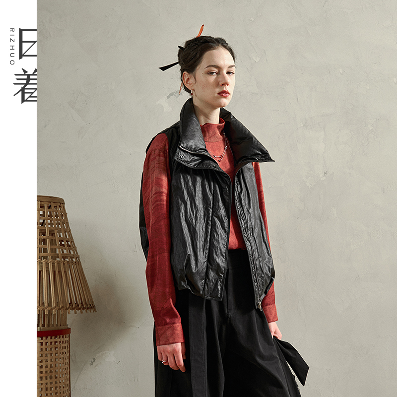 日着高领马甲羽绒女2025新款冬装宽松廓形保暖黑色皮马夹RD8611J1