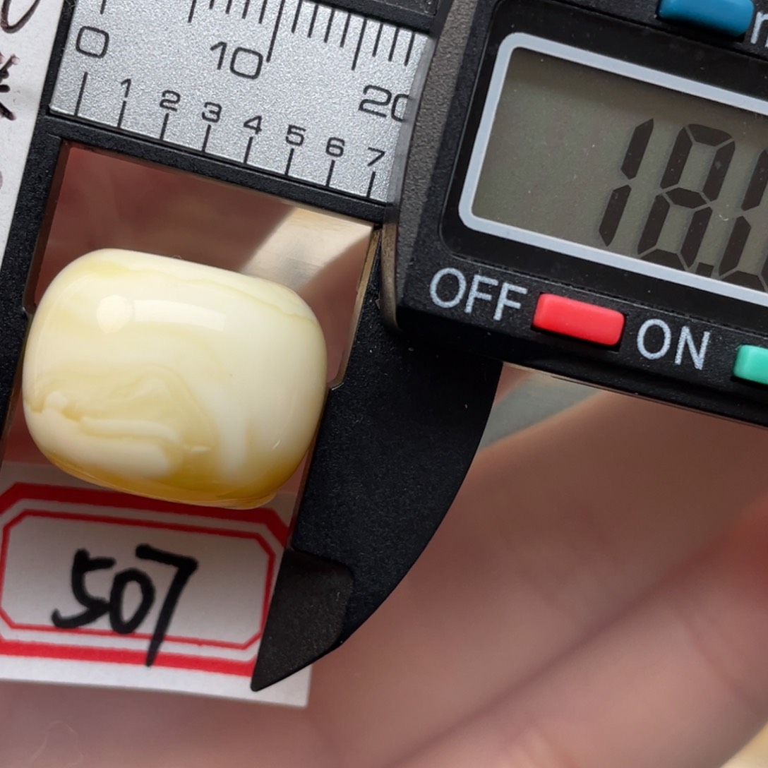 蜜蜡裸石未镶嵌蜜蜡