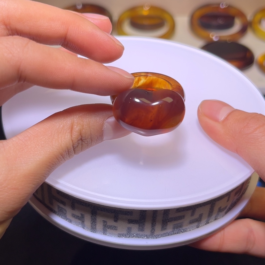 琥珀手镯未镶嵌棕红大爱心戒指/17-18号