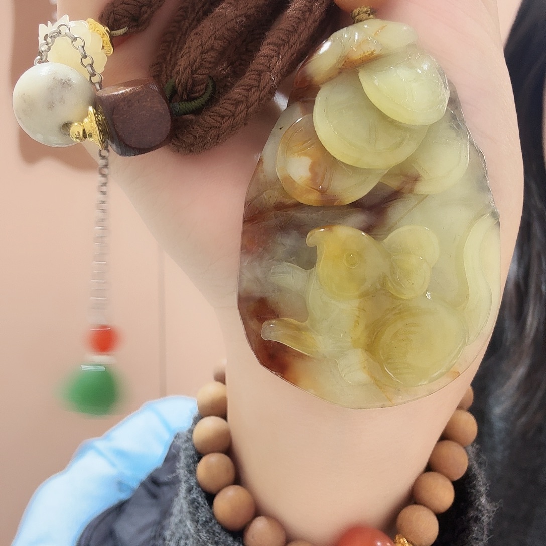 蛇纹石玉未镶嵌颈饰