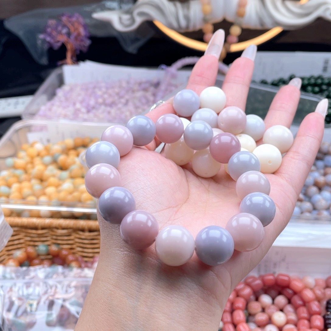 白玉菩提吊坠wc15mm20颗。芋泥团子