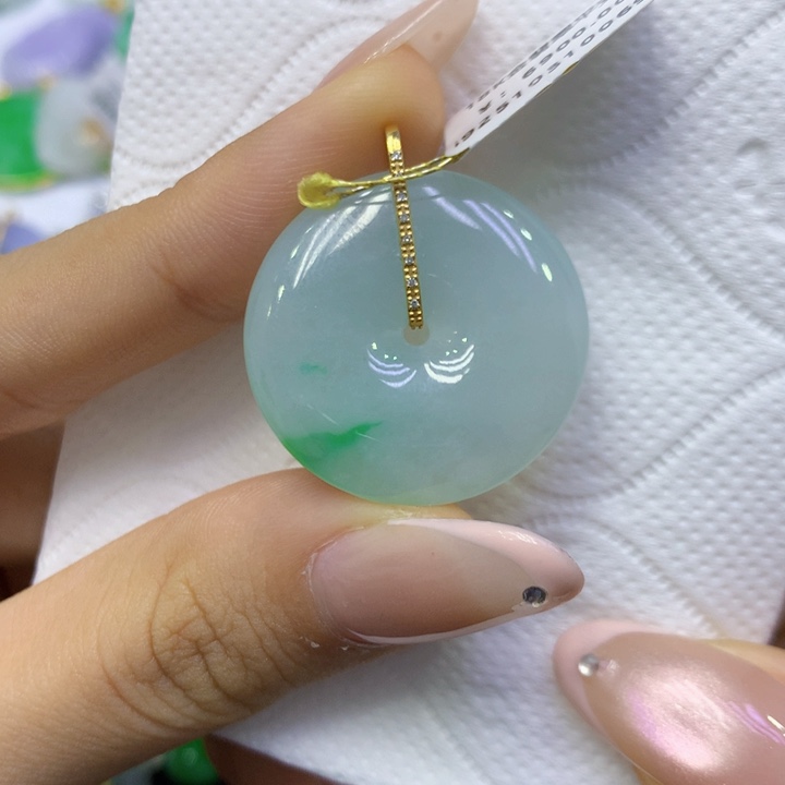 颈饰18K金镶嵌翡翠