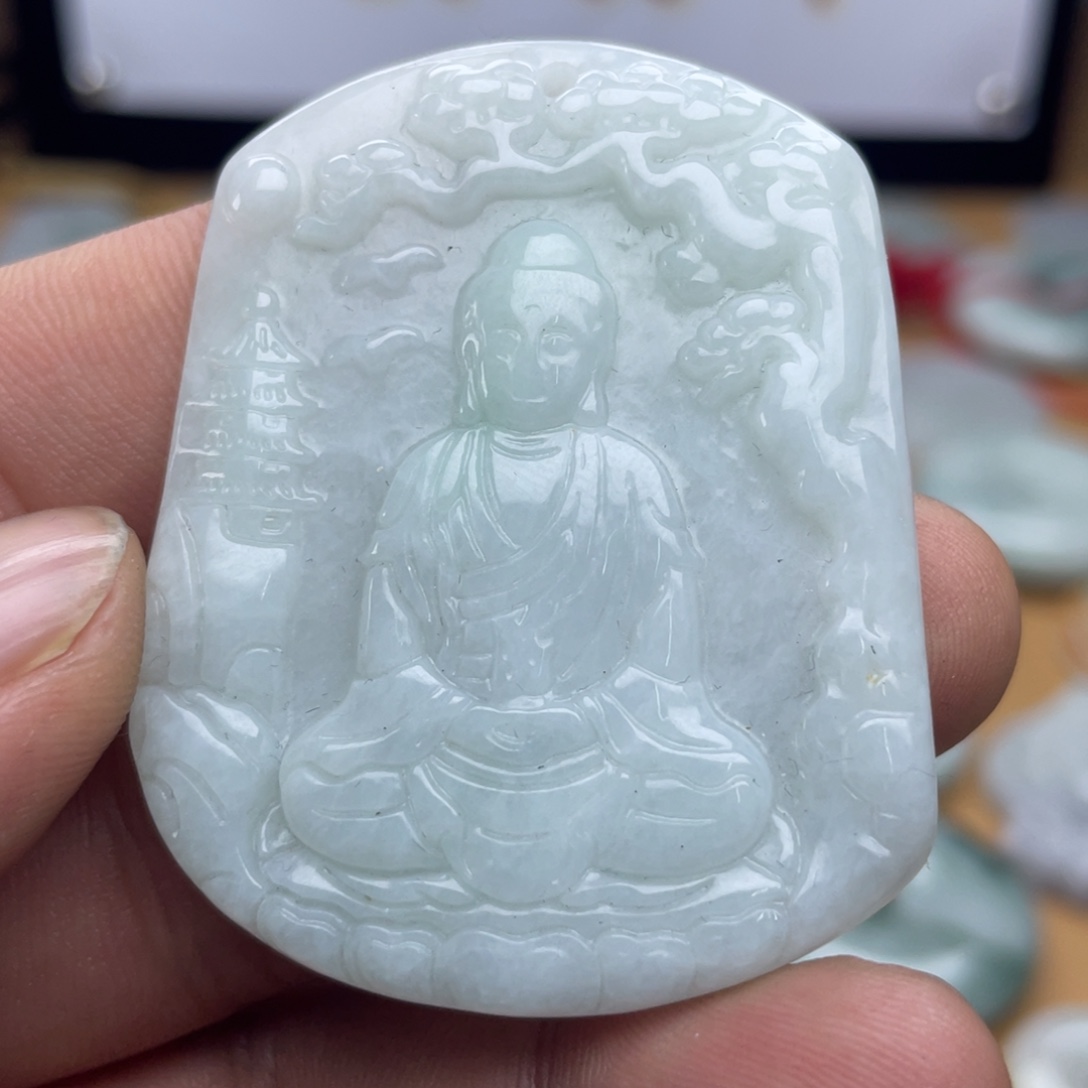 翡翠未镶嵌颈饰大日如来