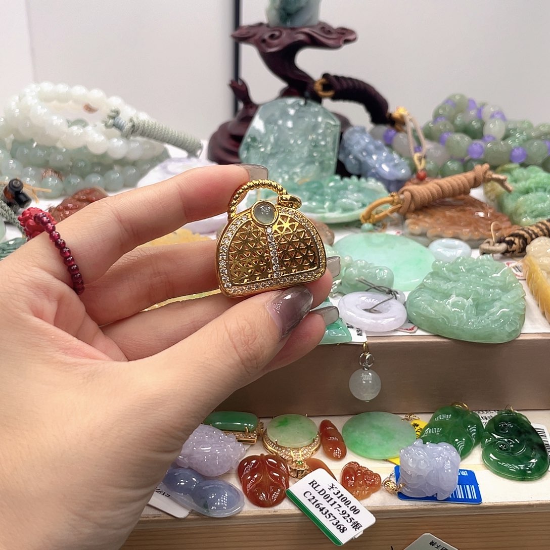 翡翠未镶嵌颈饰009