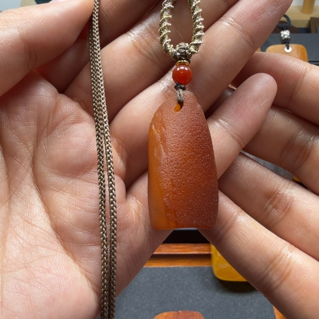 琥珀吊坠(赠链)未镶嵌