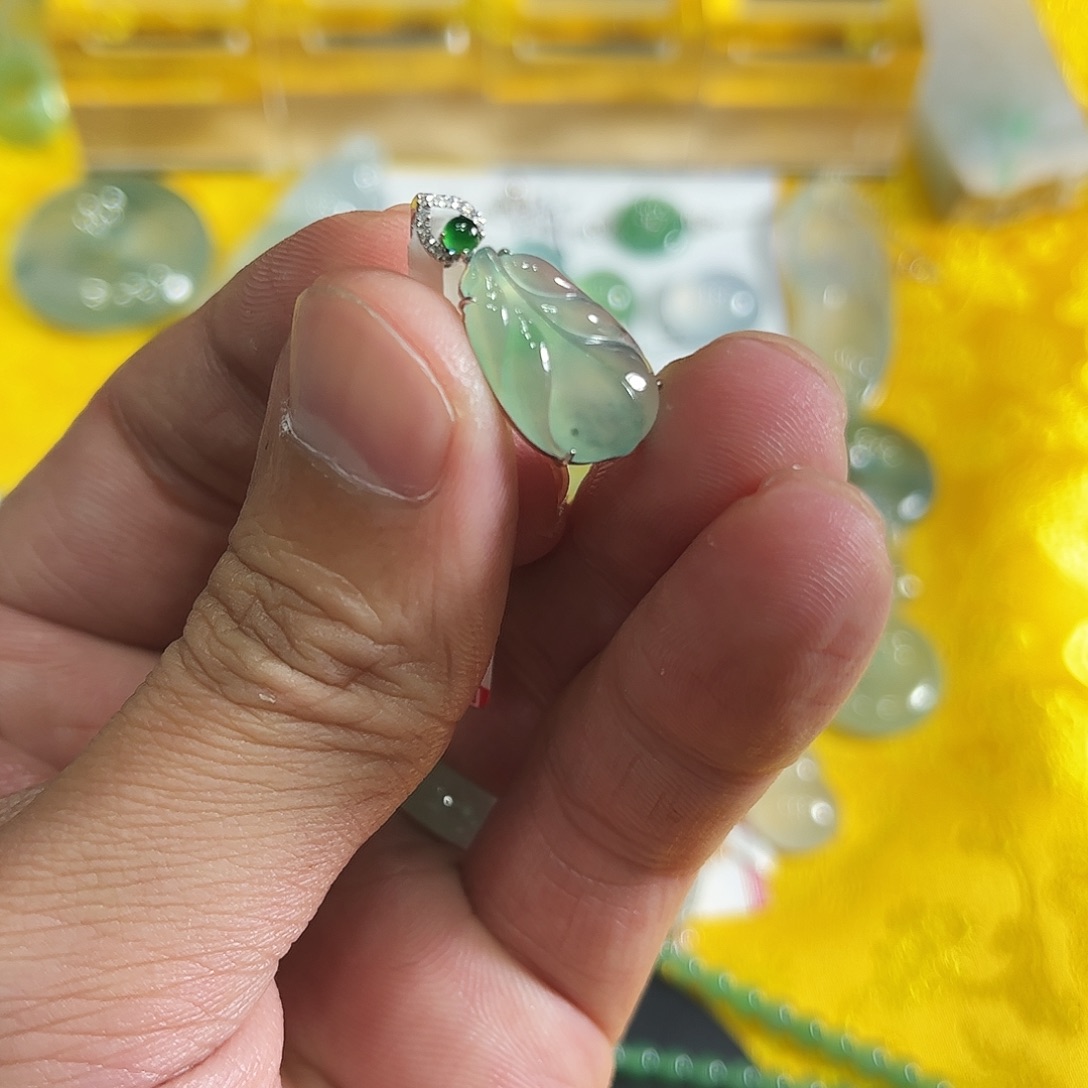 翡翠颈饰18K金镶嵌缅甸翡翠