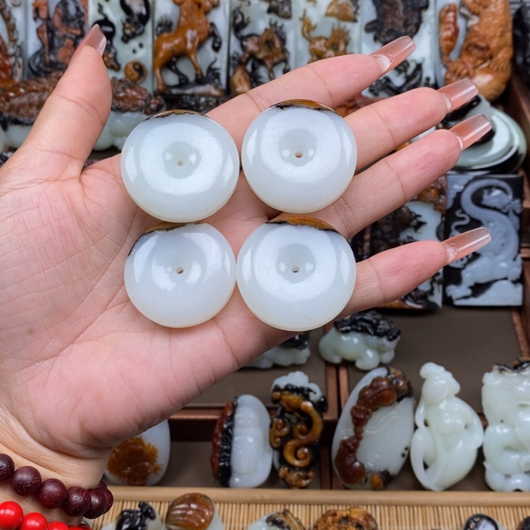 颈饰未镶嵌和田玉，****，