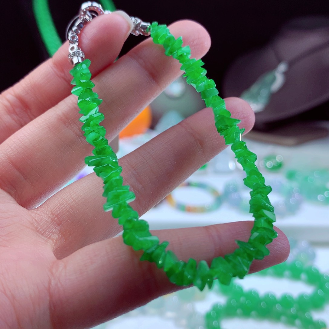 翡翠手链未镶嵌碎冰冰