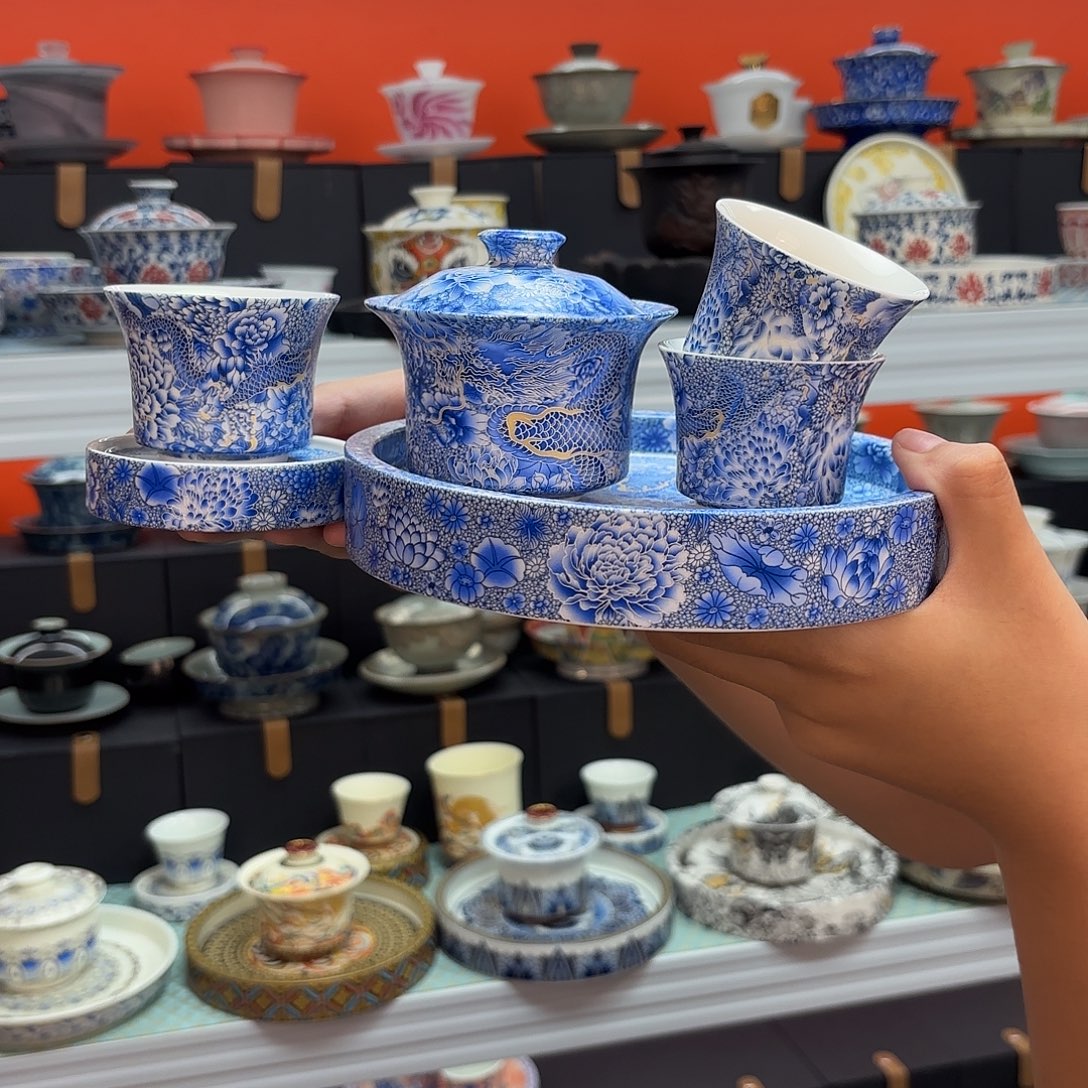 茶具是指由两块金属做成