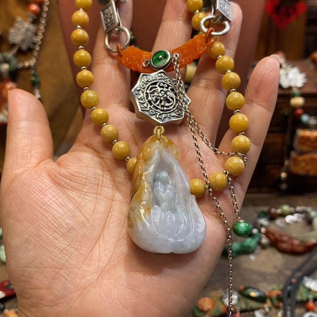 翡翠吊坠(赠链)未镶嵌