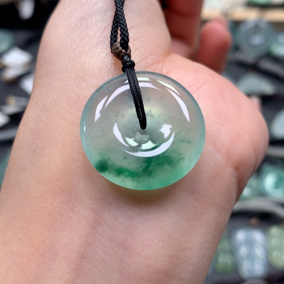 翡翠颈饰未镶嵌扣子