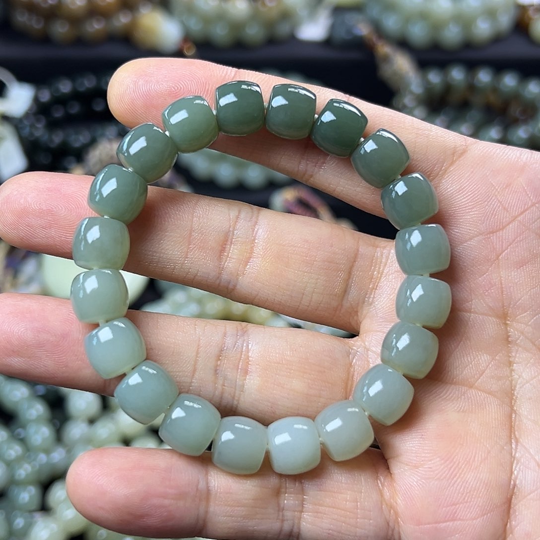 和田玉手链未镶嵌且末渐变卡10直切 油润