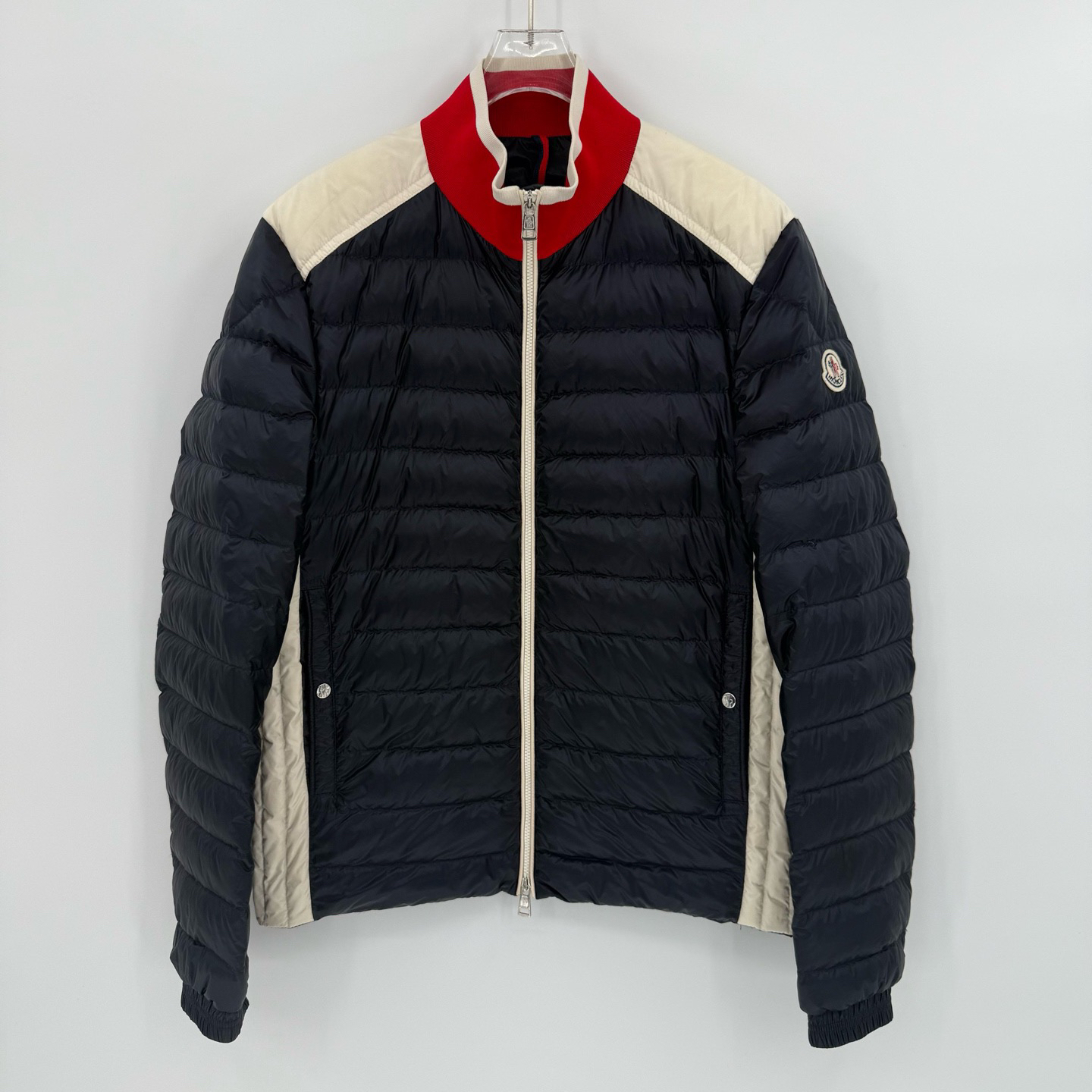 99新 MONCLER 蒙口  拼色条格徽标刺绣羽绒服/2码/Sw24784