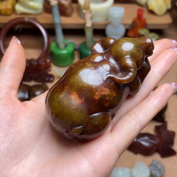 蛇纹石玉未镶嵌颈饰