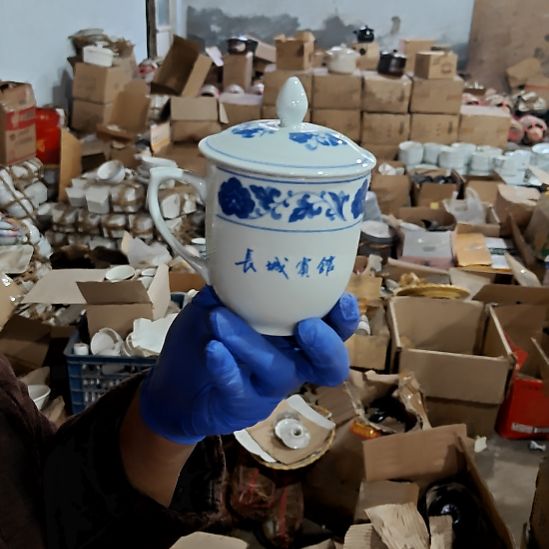 绿泥盘子碗茶壶啥都有