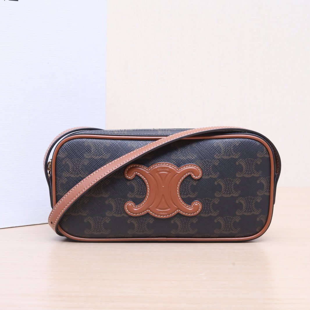 99新 Celine/思琳 小花攀攀皮扣 Triomphe 凯旋门 相机包