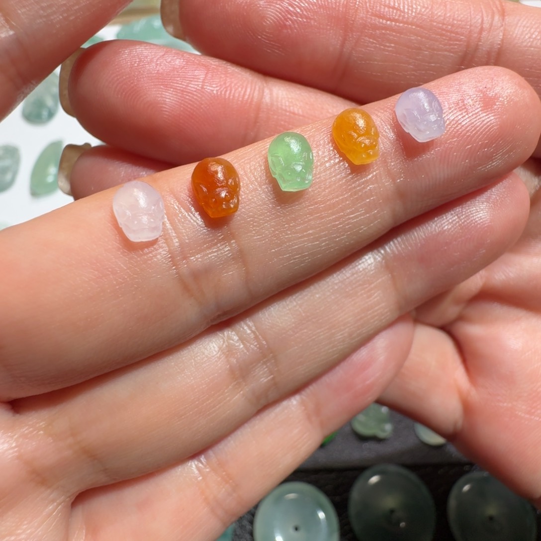 定制翡翠未镶嵌五彩貔貅