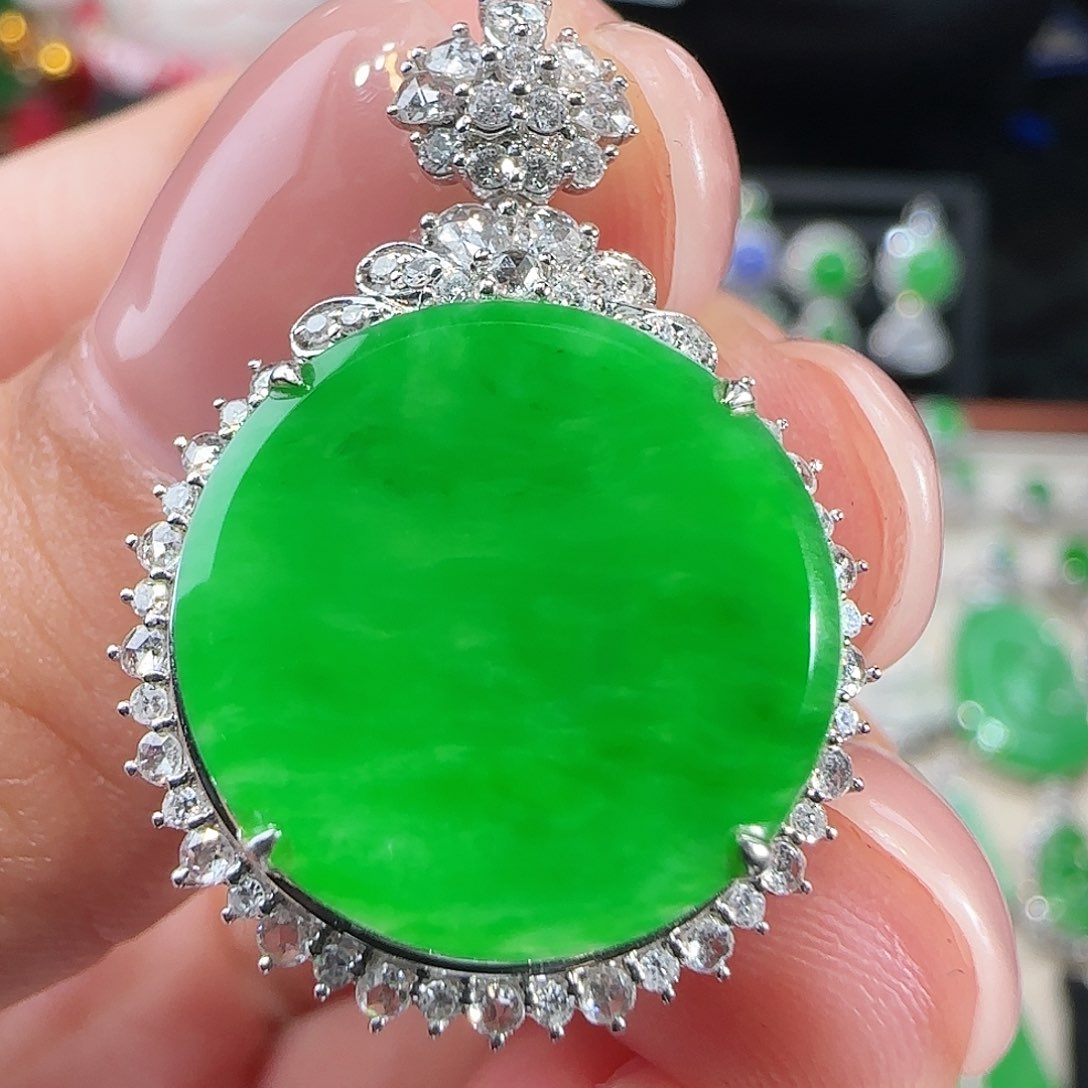 翡翠吊坠(不含链)18K金镶嵌