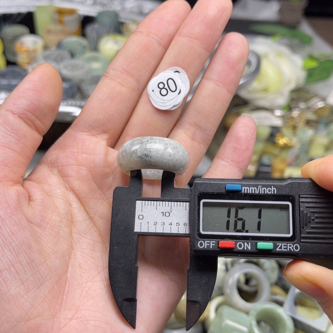 蛇纹石玉未镶嵌戒指