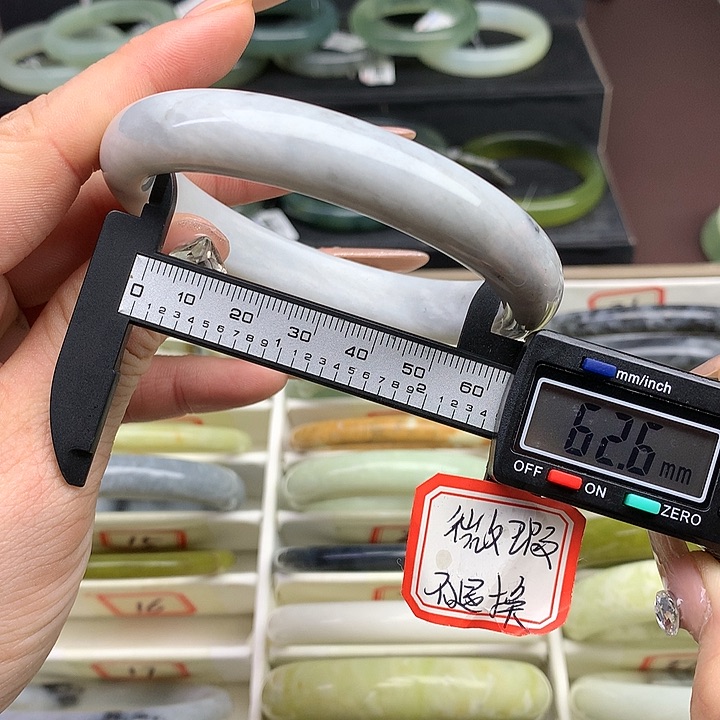 蛇纹石玉手镯未镶嵌16