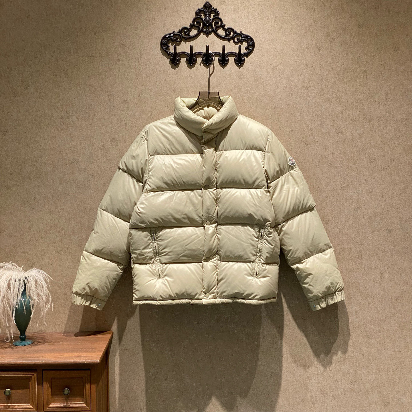 99新 MONCLER 米色徽标logo羽绒服/1码/39232
