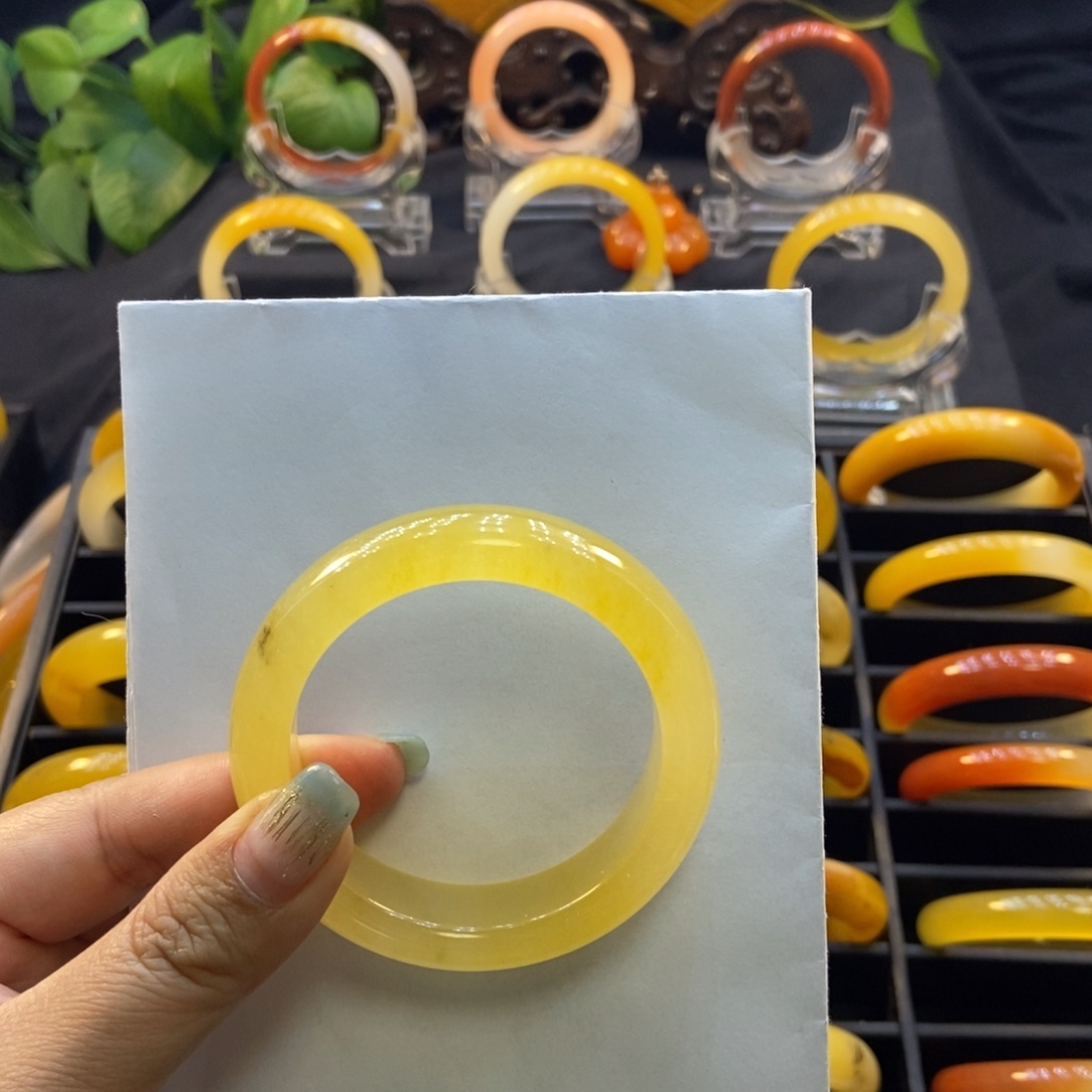 肯***)石英质玉（黄龙玉）未镶嵌手镯H