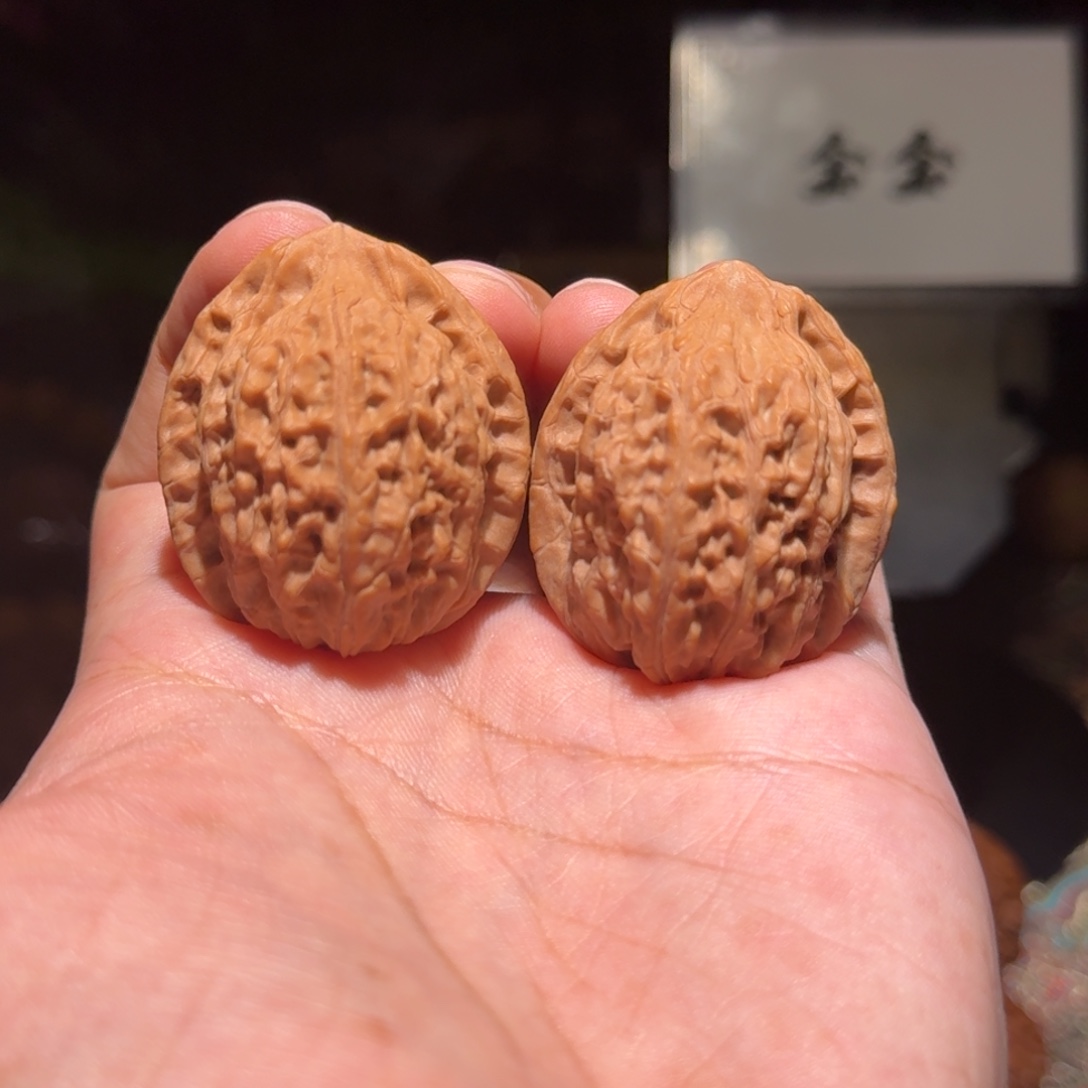 把件核桃059原生树玉观音，尺寸35 33 40.5