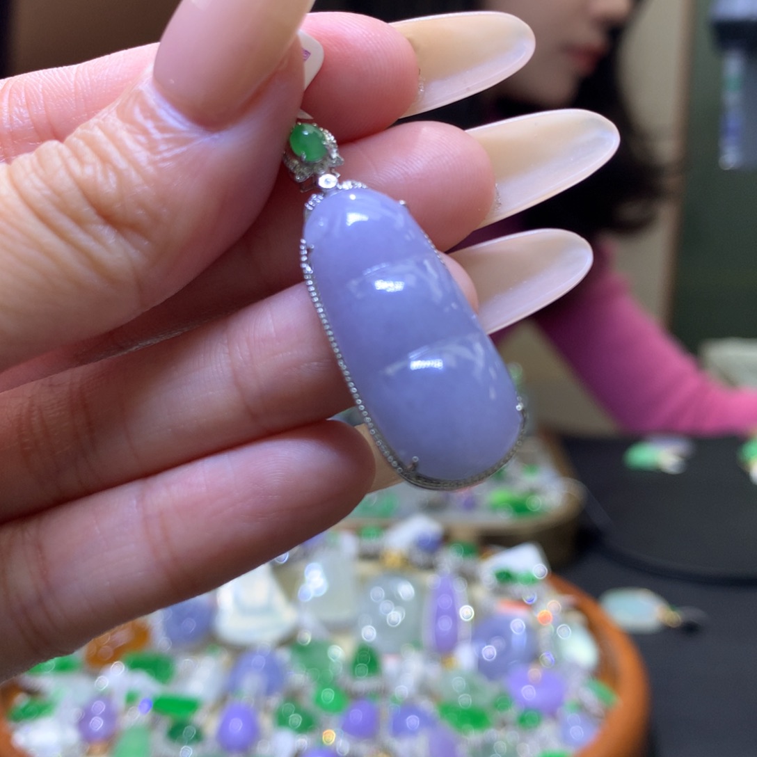 颈饰18K金镶嵌翡翠