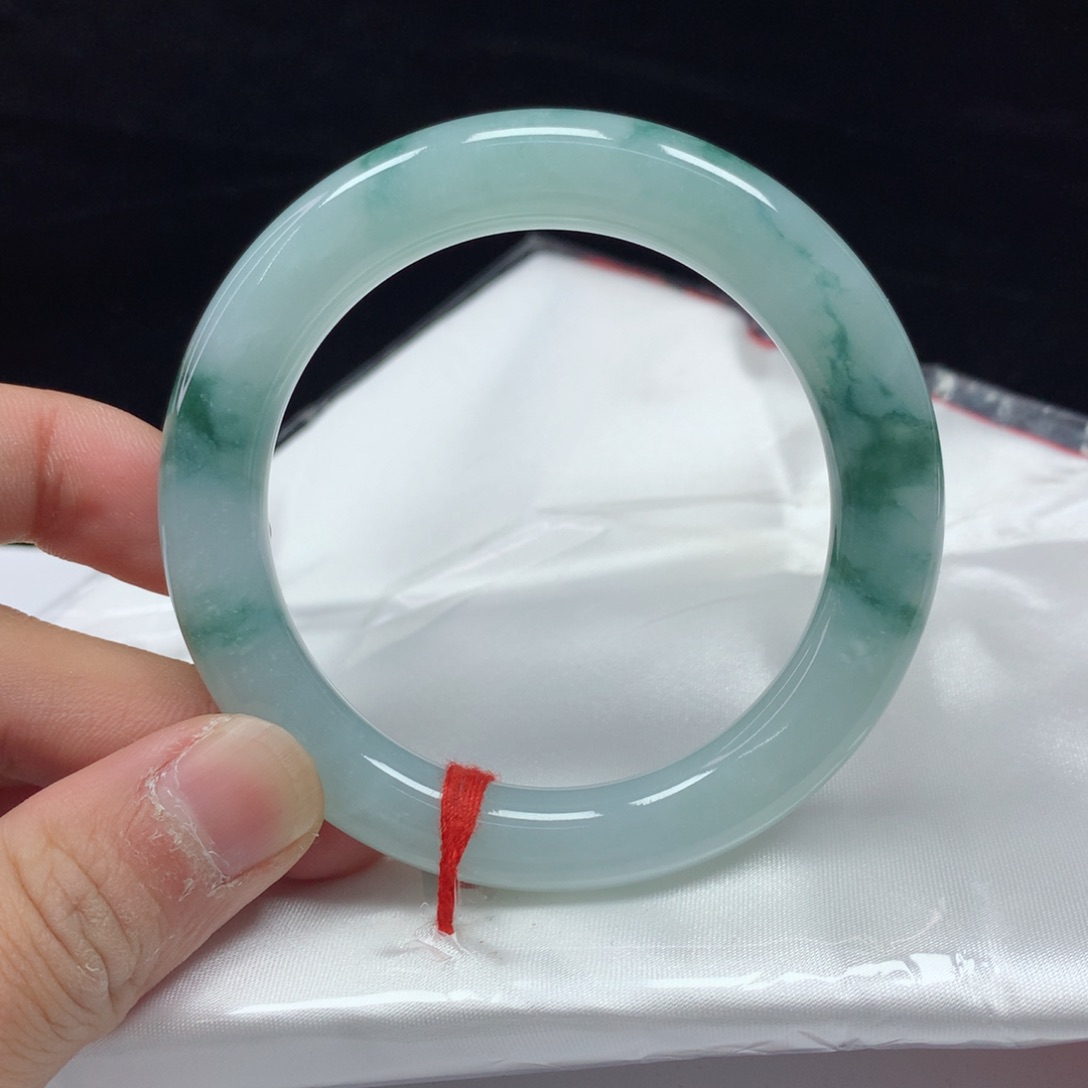 翡翠手镯（圆镯）未镶嵌52.8