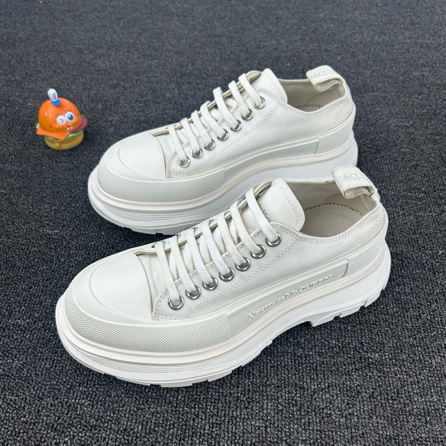 95新 Alexander McQueen/亚历山大·麦昆 厚底鞋 38.5码 HB2908