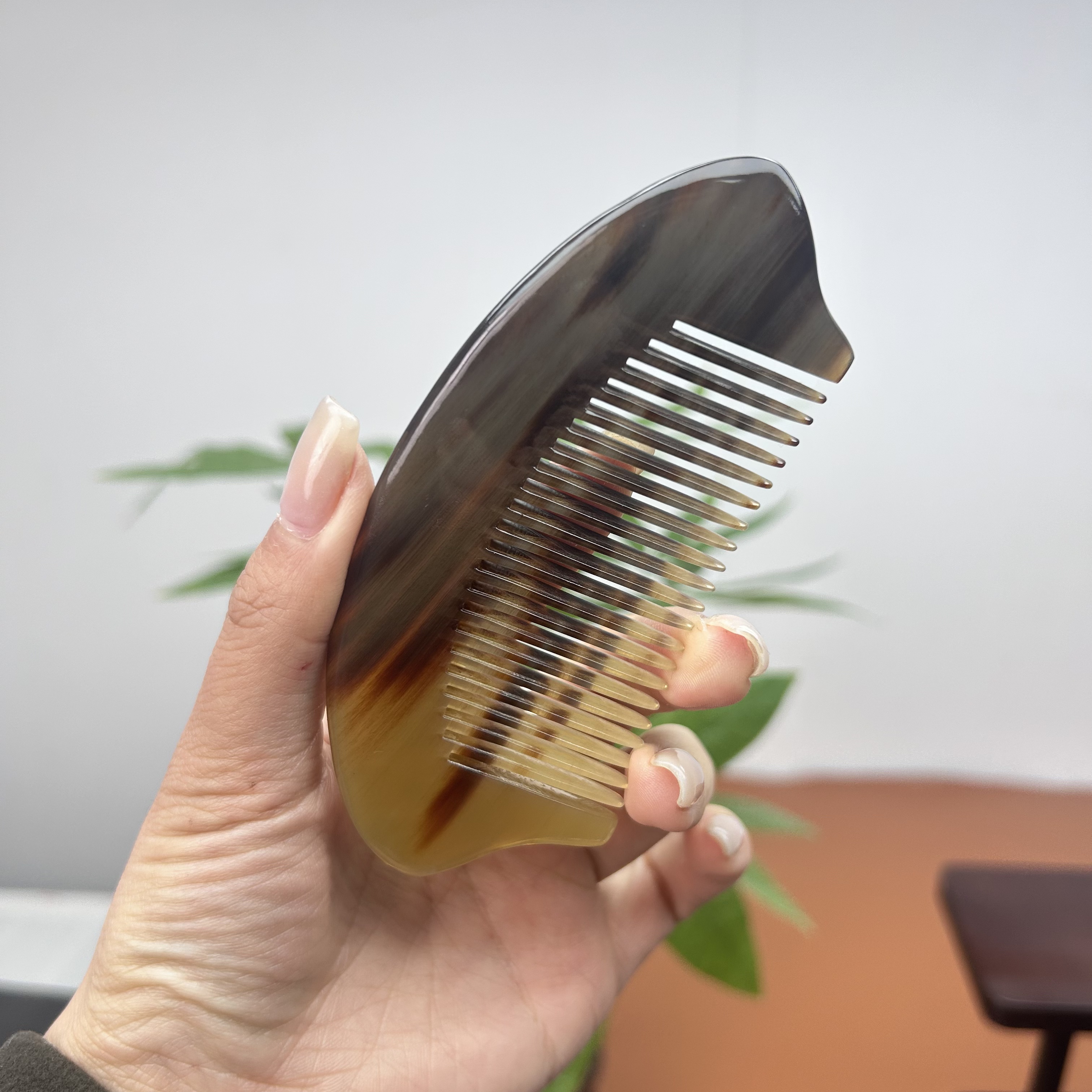 名匠 精品牦牛角贝壳口袋梳 12cm左右 随身便携