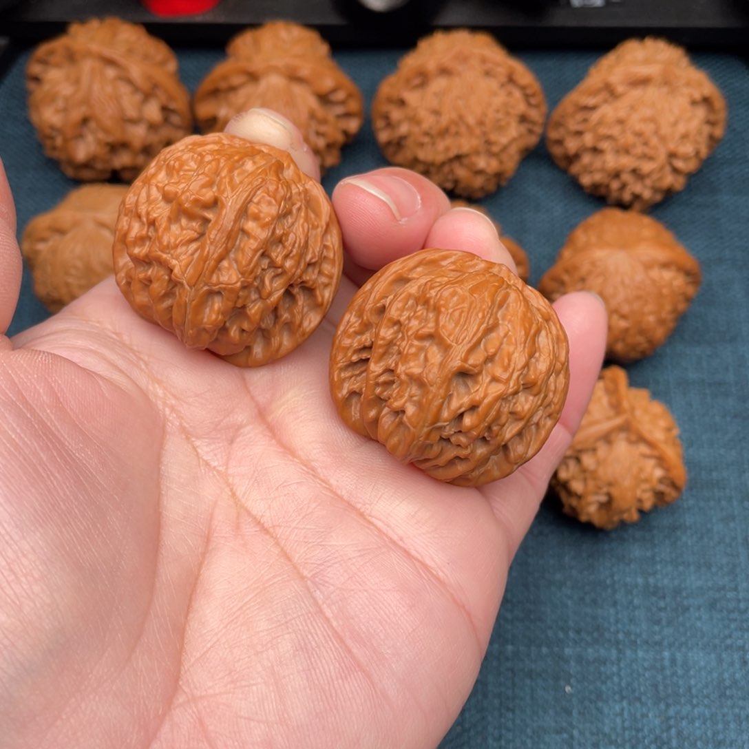 文玩核桃把件全品红皮山地磨37