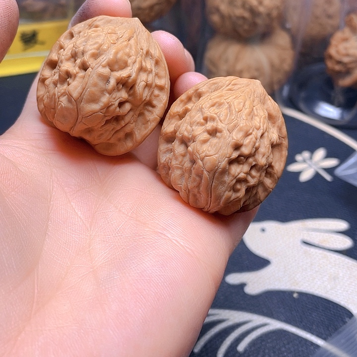 文玩核桃吊坠九月一对