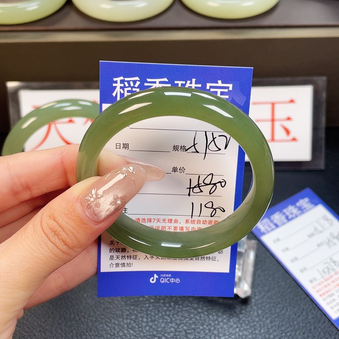 和田玉手镯未镶嵌